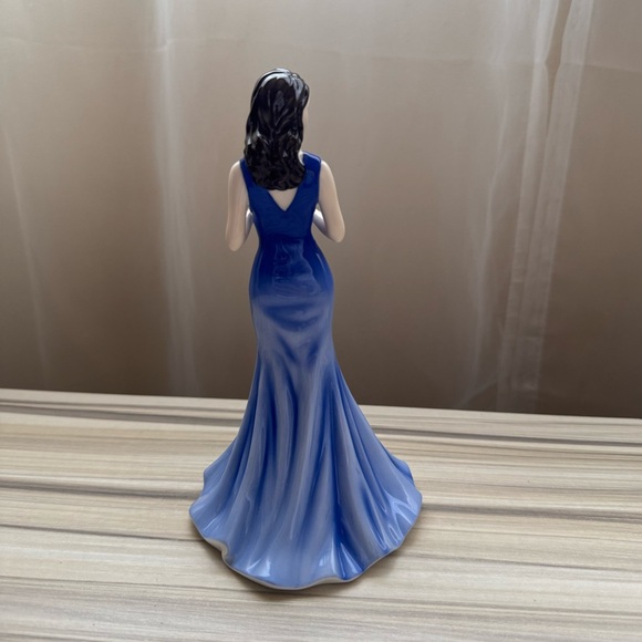 ROYAL DOULTON To Someone Special figurine - Picture 6 of 6